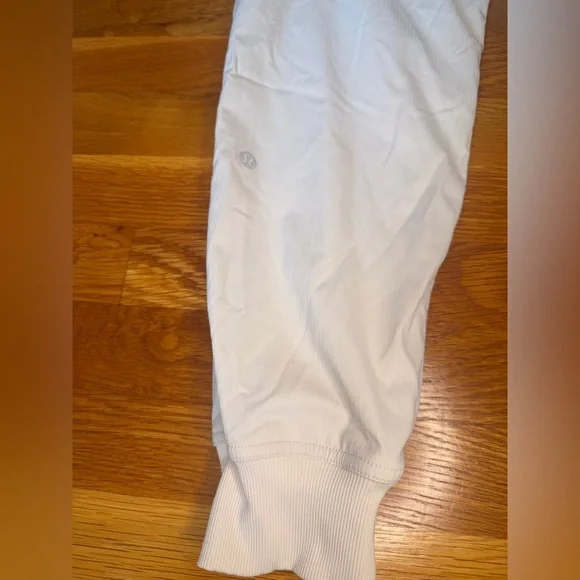Lululemon Dance Studio Jogger White Size 6 High Rise Athleisure Pants - Picture 6 of 10